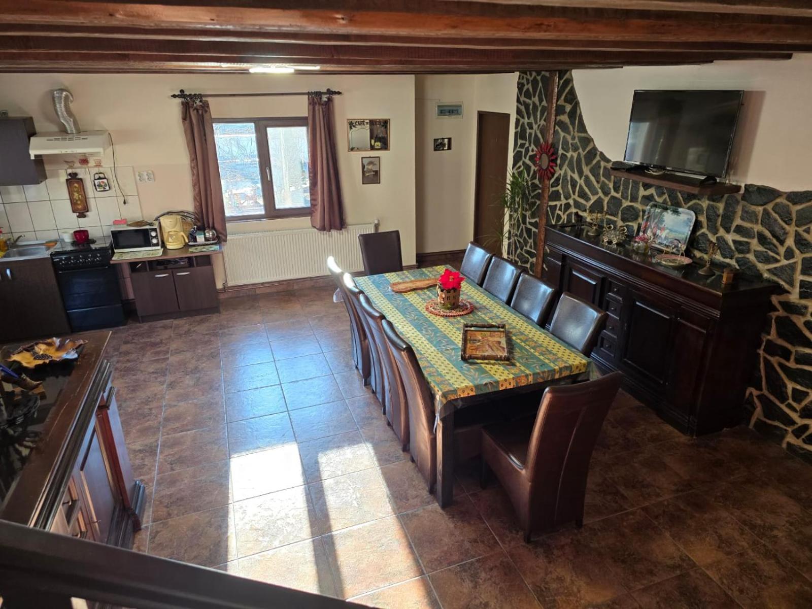 Отель Casa Vivian Бэиле-Еркулане Экстерьер фото